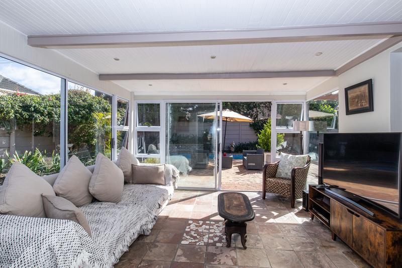 5 Bedroom Property for Sale in Meadowridge Western Cape